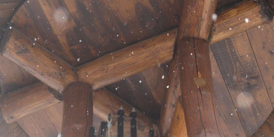 spoje trámů u zvonice